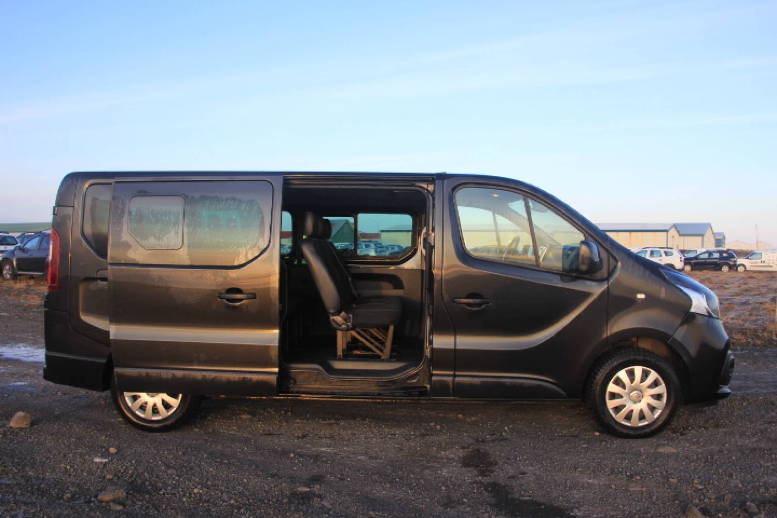 Renault Trafic passenger door open