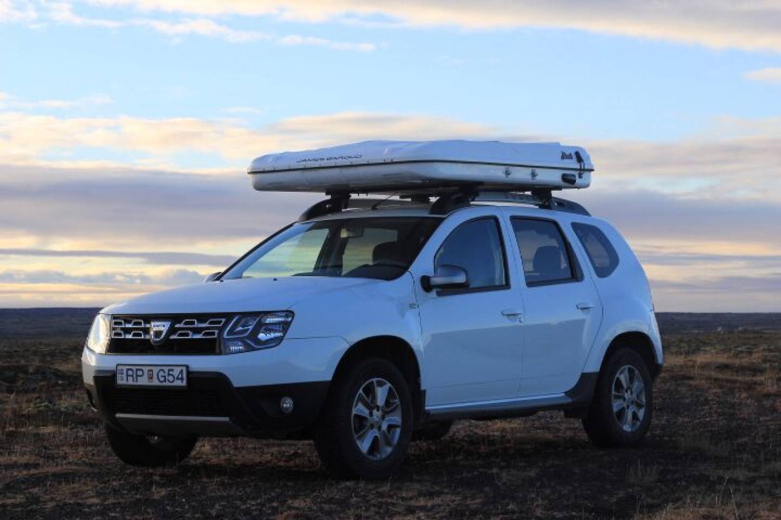 Dacia Duster with Roof Tent for 2 person for rent Northern
