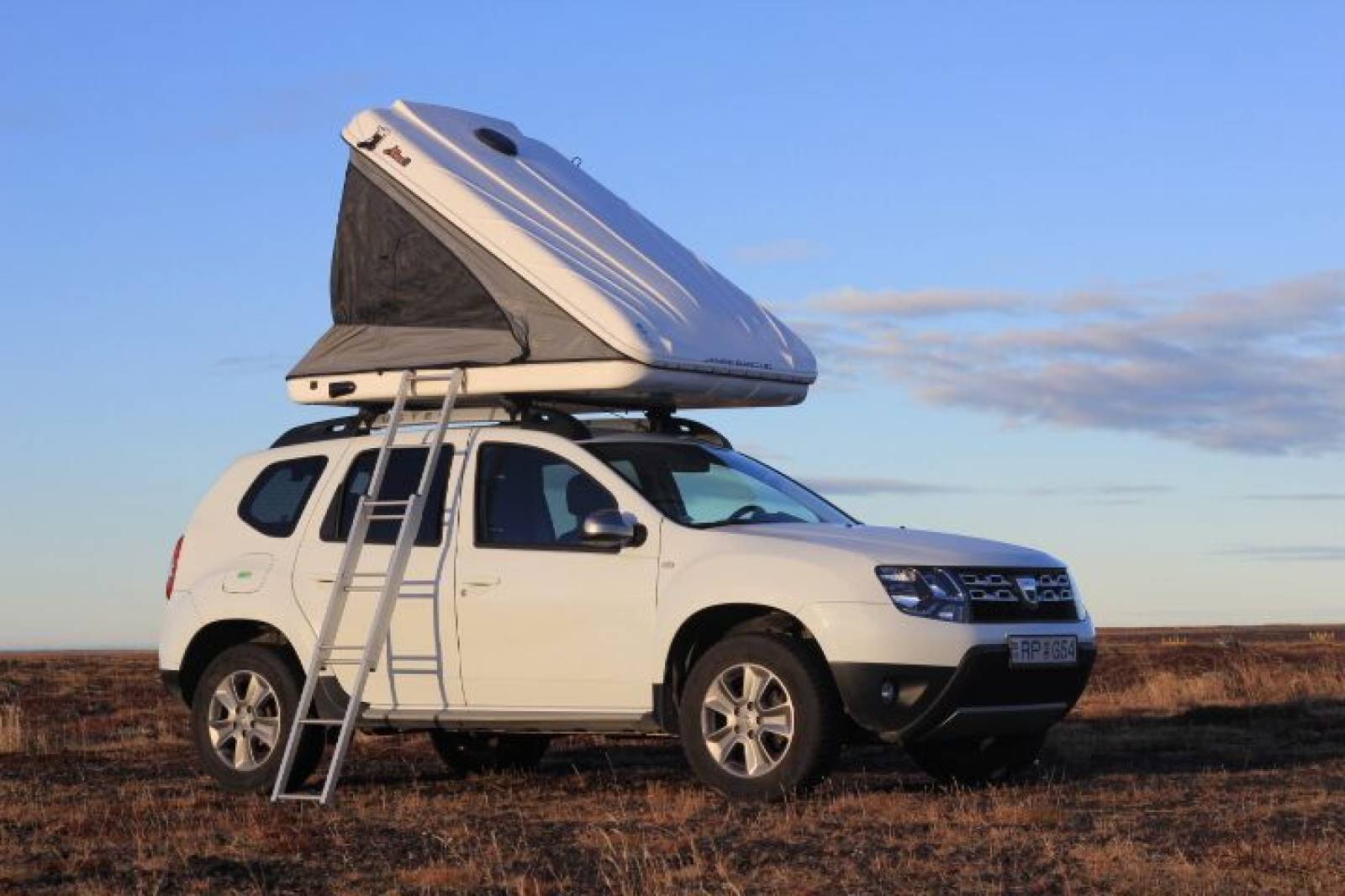 Dacia Duster with roof tent open