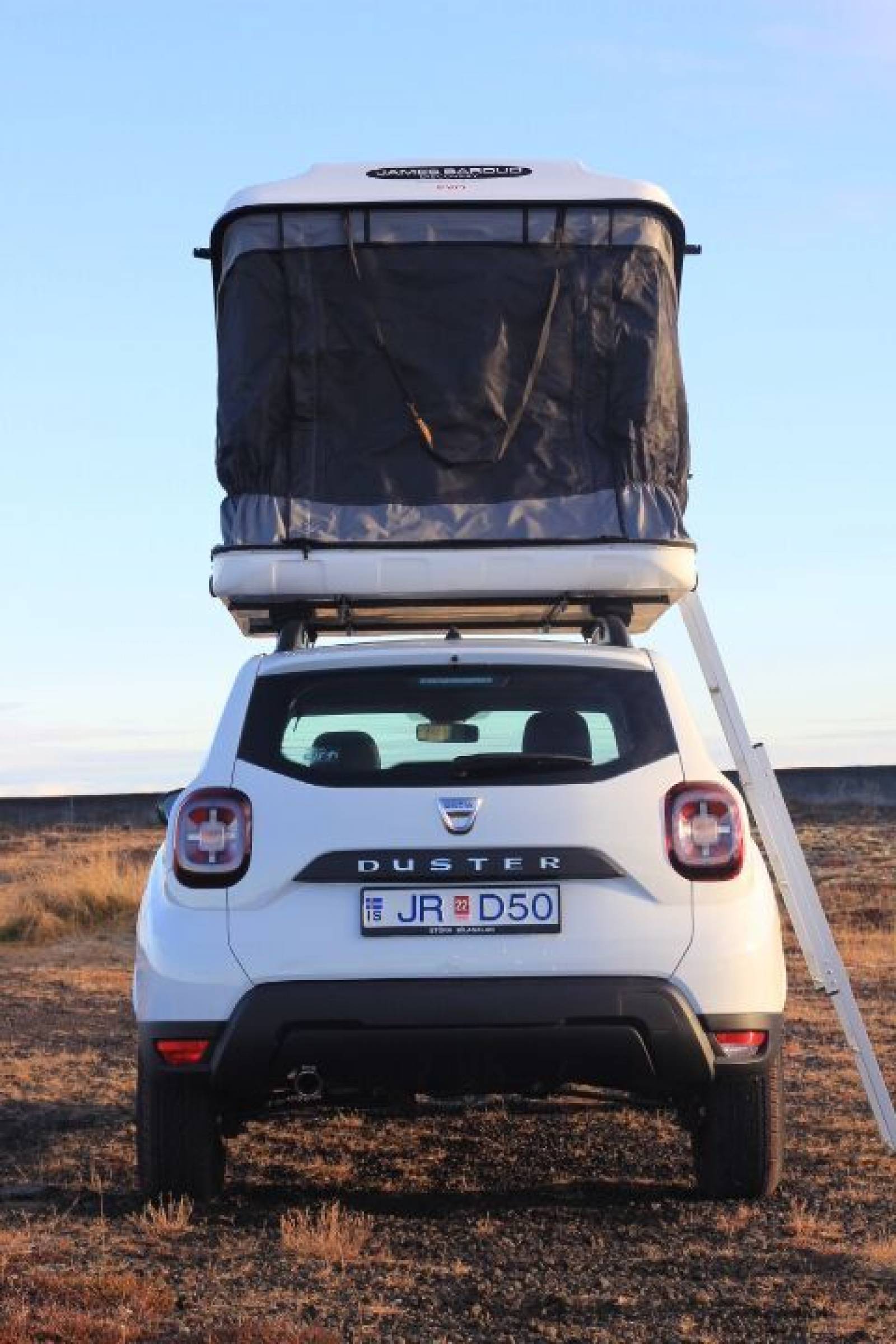 Duster 2019 roof tent behind